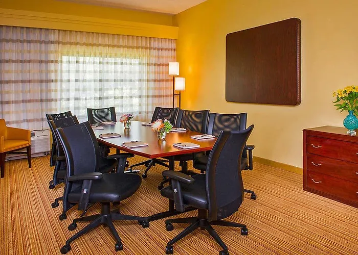 Courtyard By Marriott Airport Coliseum
