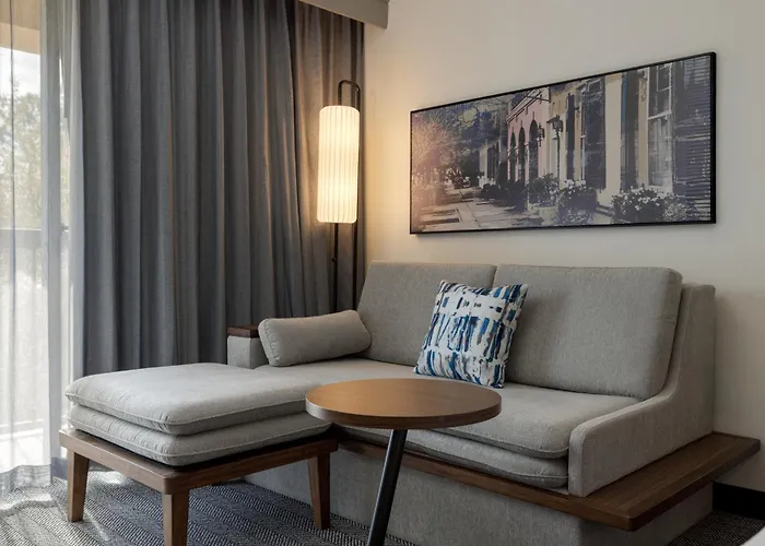 Courtyard By Marriott Airport Coliseum Hotel