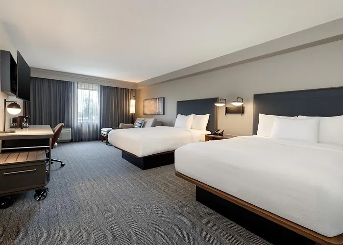 Hotel Courtyard By Marriott Airport Coliseum 3*