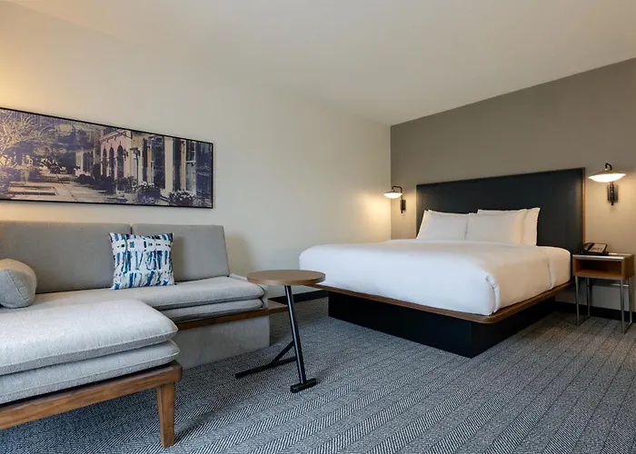 Courtyard By Marriott Airport Coliseum Hotel
