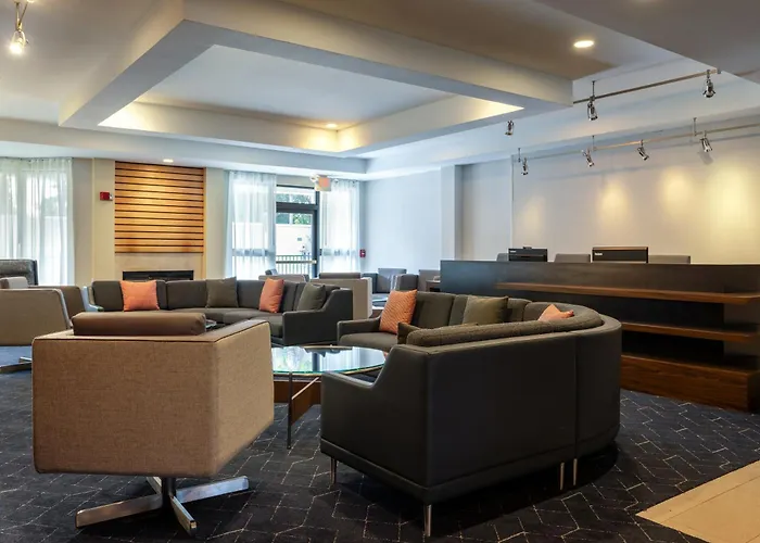 Courtyard By Marriott Airport Coliseum Hotel