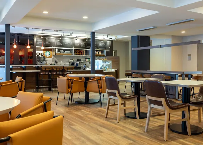 Hotel Courtyard By Marriott Airport Coliseum 3*