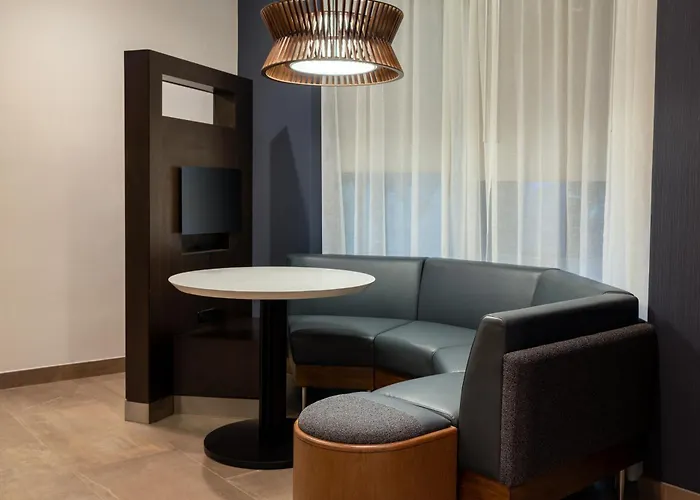 Courtyard By Marriott Airport Coliseum Hotel