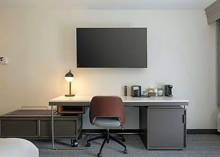 Courtyard By Marriott Airport Coliseum