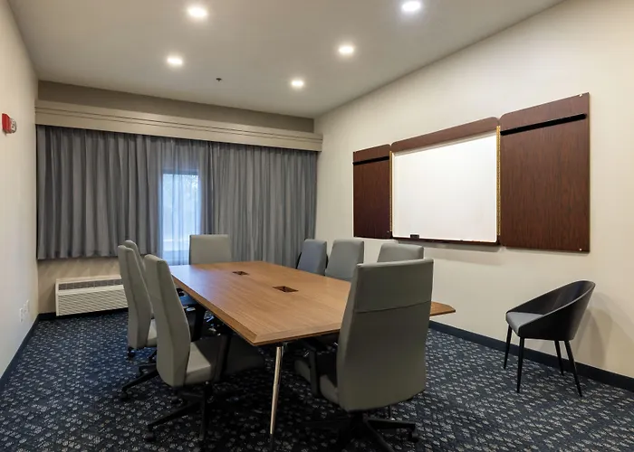 Courtyard By Marriott Airport Coliseum 3*