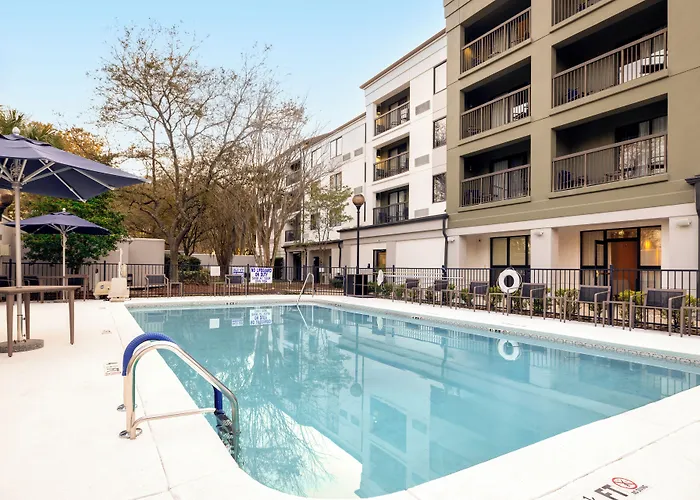 Courtyard By Marriott Airport Coliseum Hotel 3*
