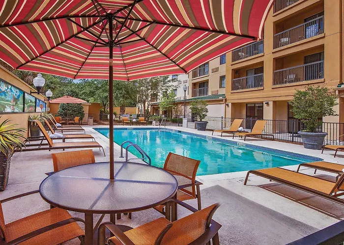 Hotel Courtyard By Marriott Airport Coliseum 3*